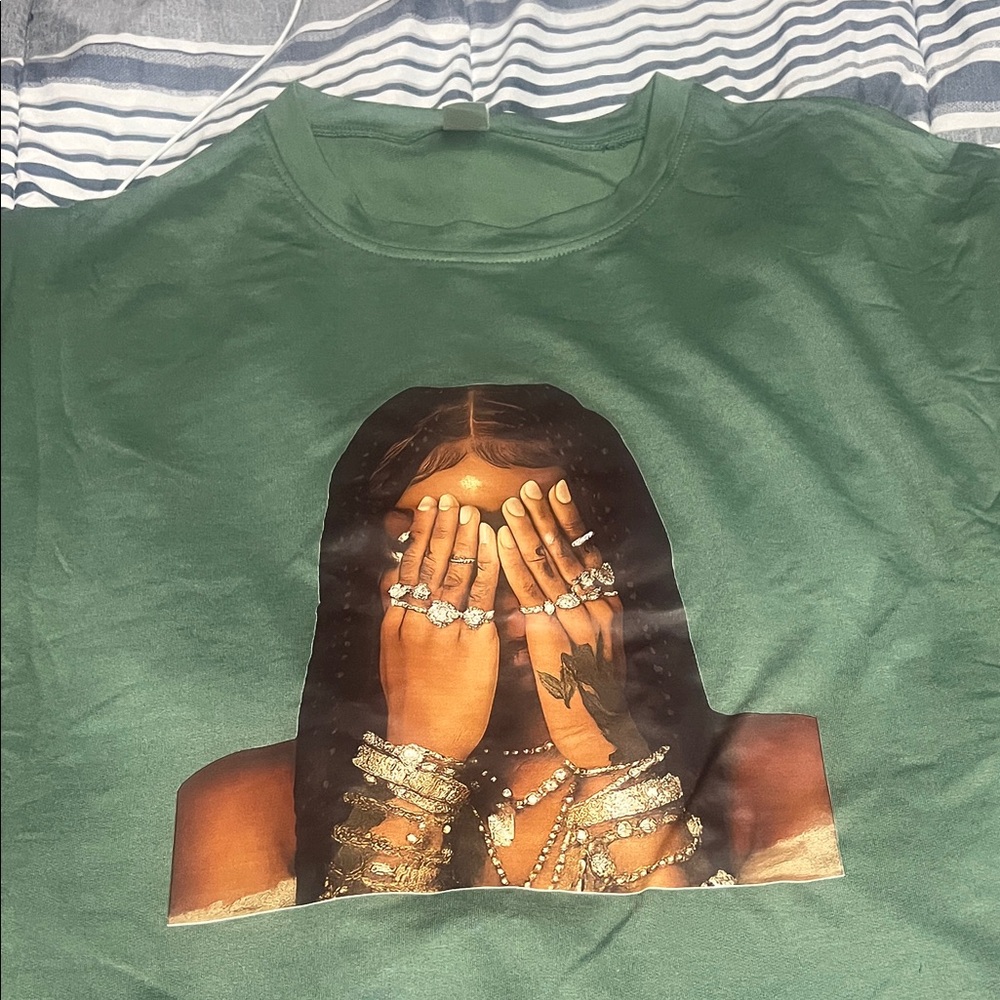 Green Graphic T-Shirt with Artistic Print